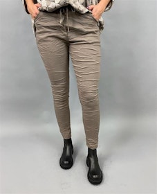 SIGNE Byxor med stretch, taupe