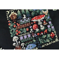 Broderikit Tavla Sampler Mysterisk skog