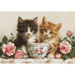 Broderikit Tavla Morning of the Cats - Kattungar bland rosor