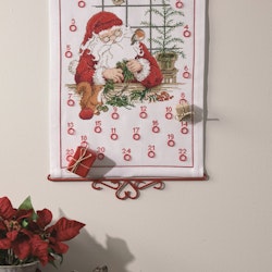 Broderikit Kalender Tomte pysslar Ekorre fåglar brodera korsstygn