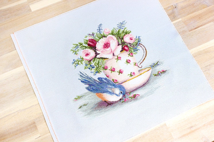 Broderikit Tavla Bird in tea cup