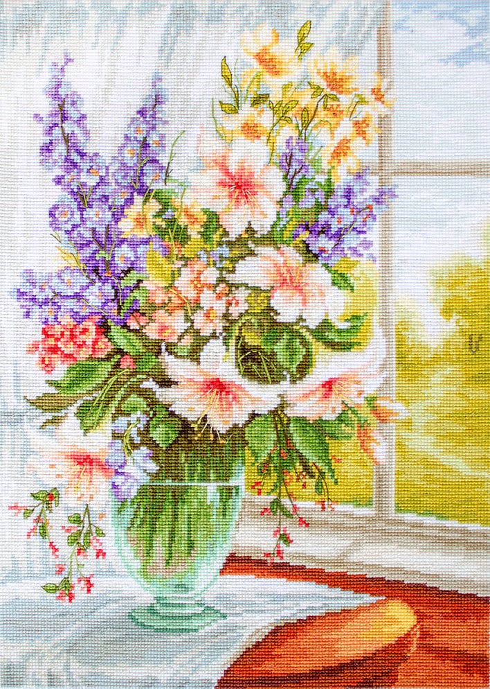 Broderikit Flowers at the window
