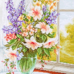 Broderikit Flowers at the window