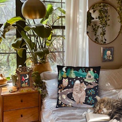 Broderikit Kudde Be my guest, cat - En katt som väljer sin egen väg