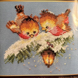 Broderikit Tavla At the light - Söta fåglar och Lykta