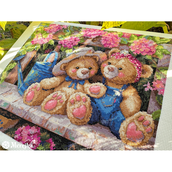 Broderikit Tavla Garden Friends - Nallar i trädgården