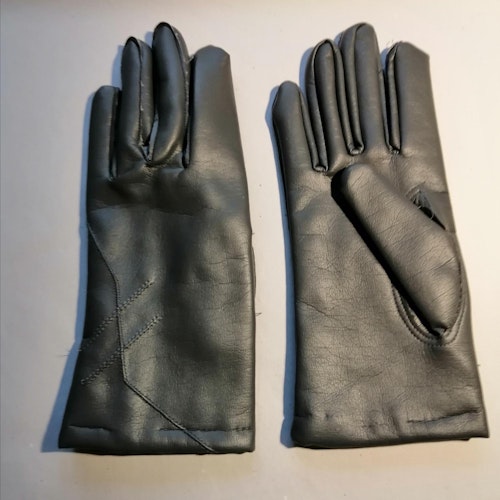 Vintage skinn-liknande handskar fodrade grå med stickningar