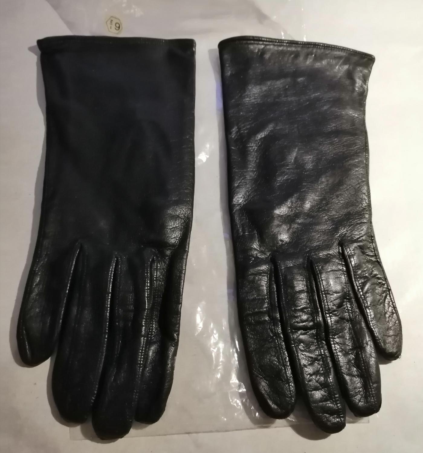 Second hand svarta handskar lamm-nappa fodrade stl 6,5