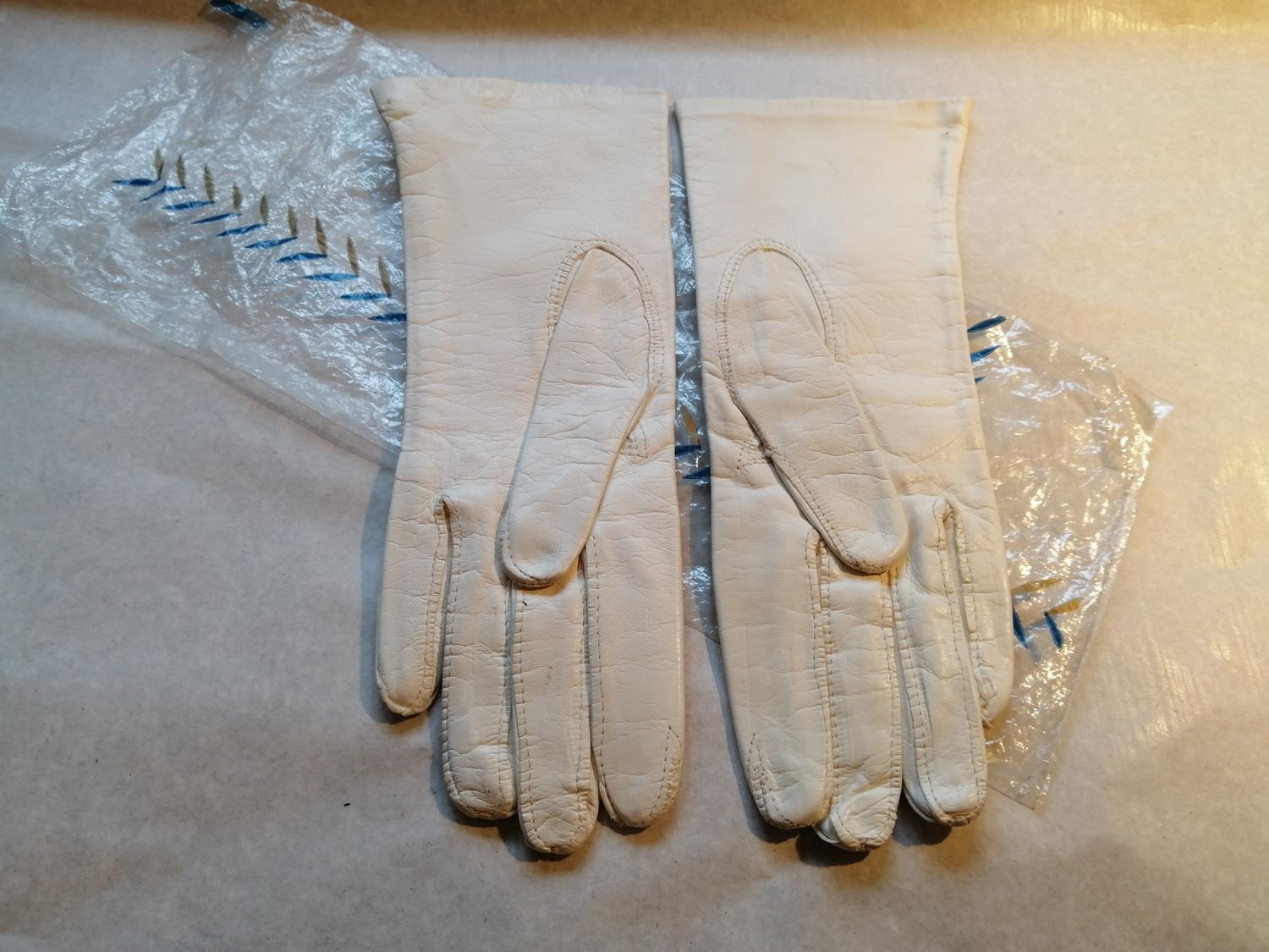 Vintage vita handskar skinn Italy nylonfodrade stl 6 Carole Joanne Gloves