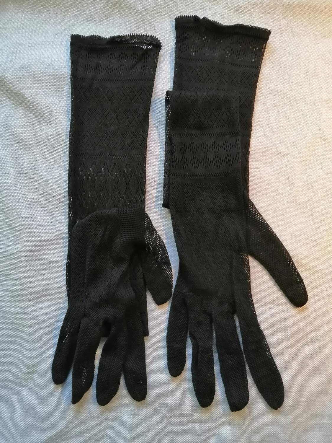 Vintage långa svarta spetsstickade handskar små stl 6 ca