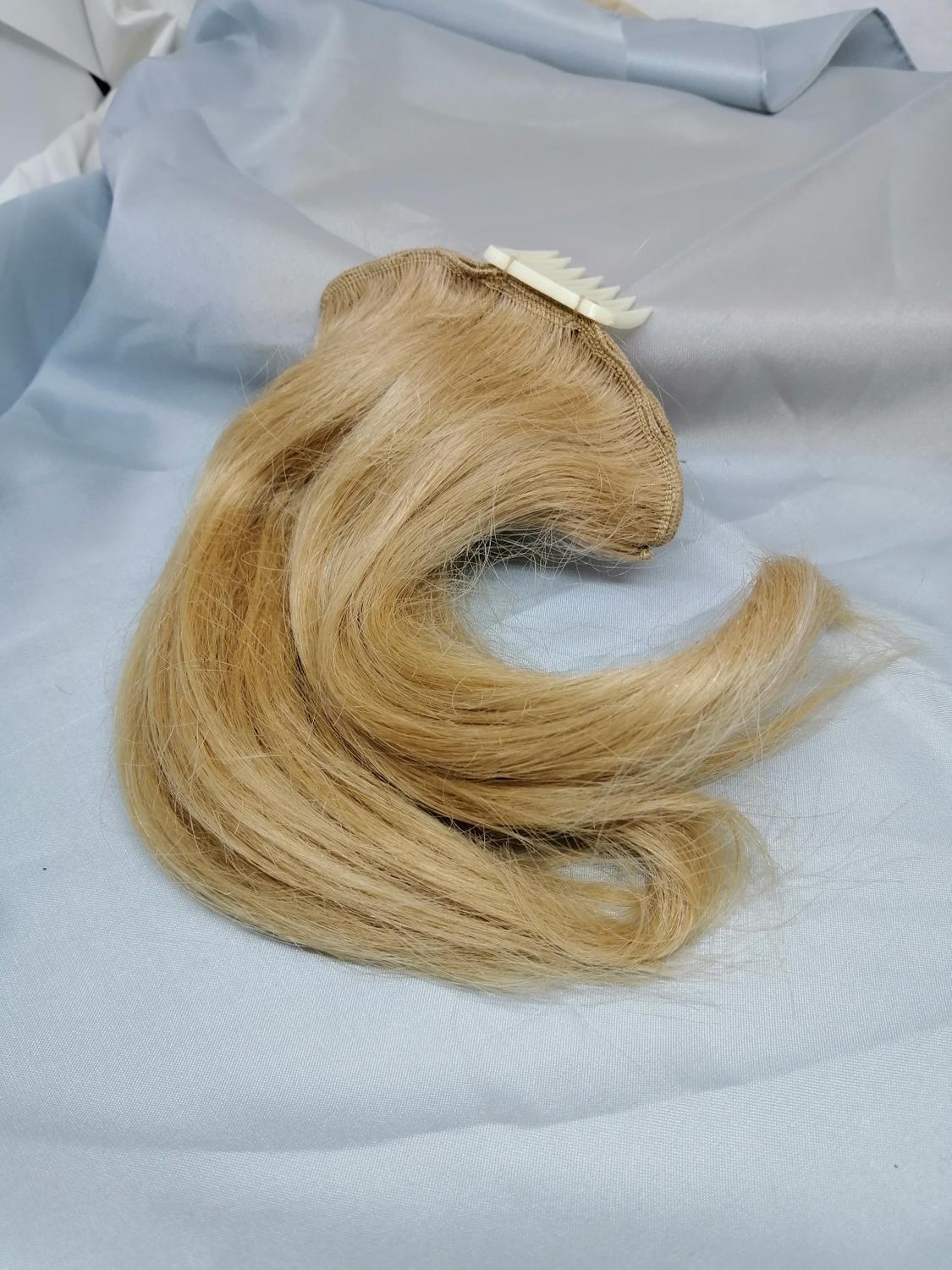 Vintage retro hårförlängning för "high hair" blont hår med kam