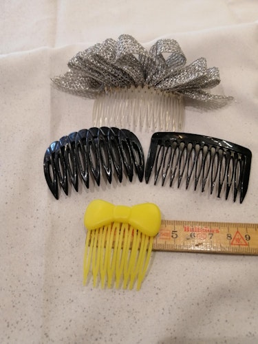 Vintage hårprydnad kammar till frisyr 2 svarta 1 gul 1 genoms med silverrosett