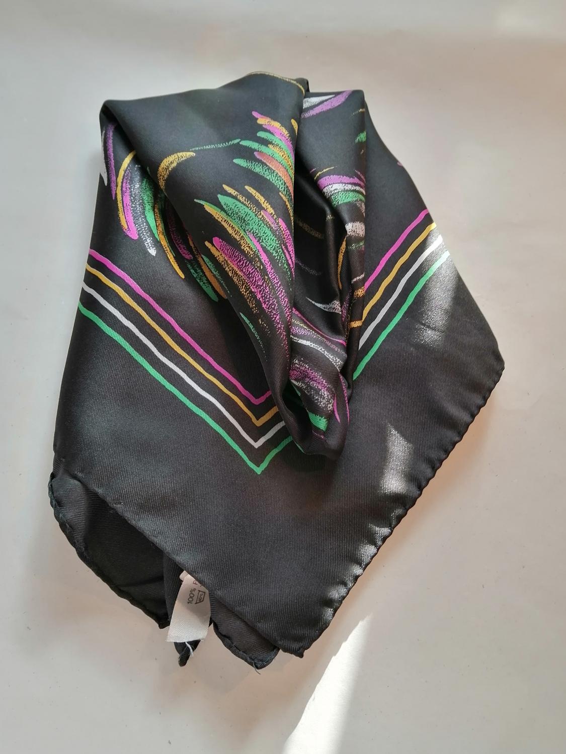 Vintage scarf sjal scarves svart med fyrverkeri i regnbågsfärger Monique Martin