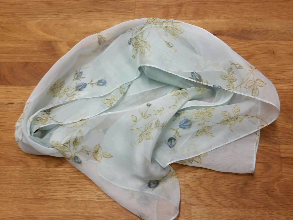 Scarf scarves sjal ljusblå med rosenknoppar Indiska tunnt material