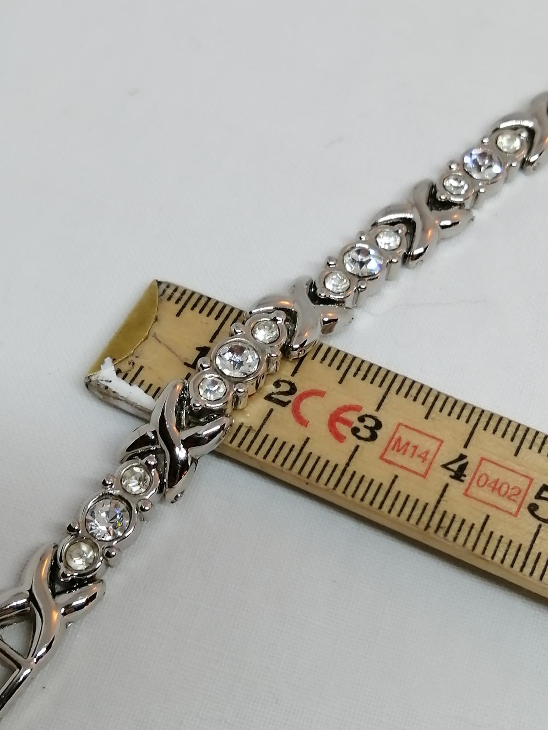 Bijouteri armband silverfärgad länkar med mönster