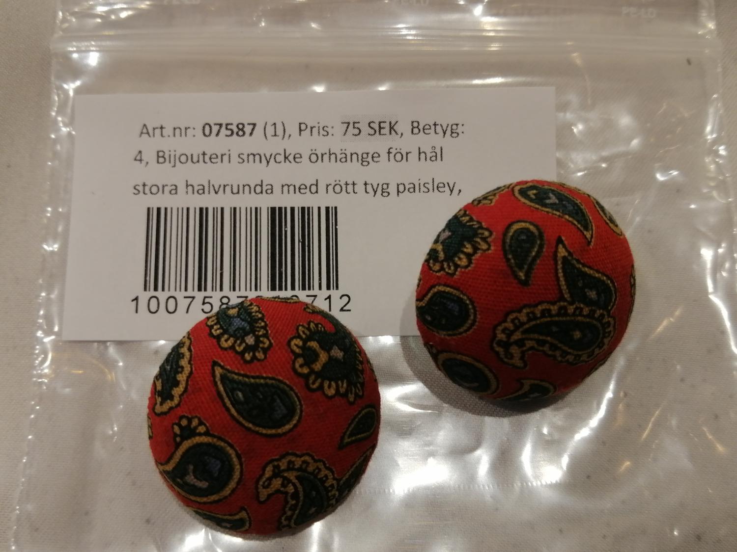Bijouteri smycke örhänge för hål stora halvrunda med rött tyg paisley