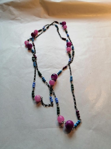 Vintage bijouteri halsband långt stora små glaspärlor i turkos rosa grönt lila
