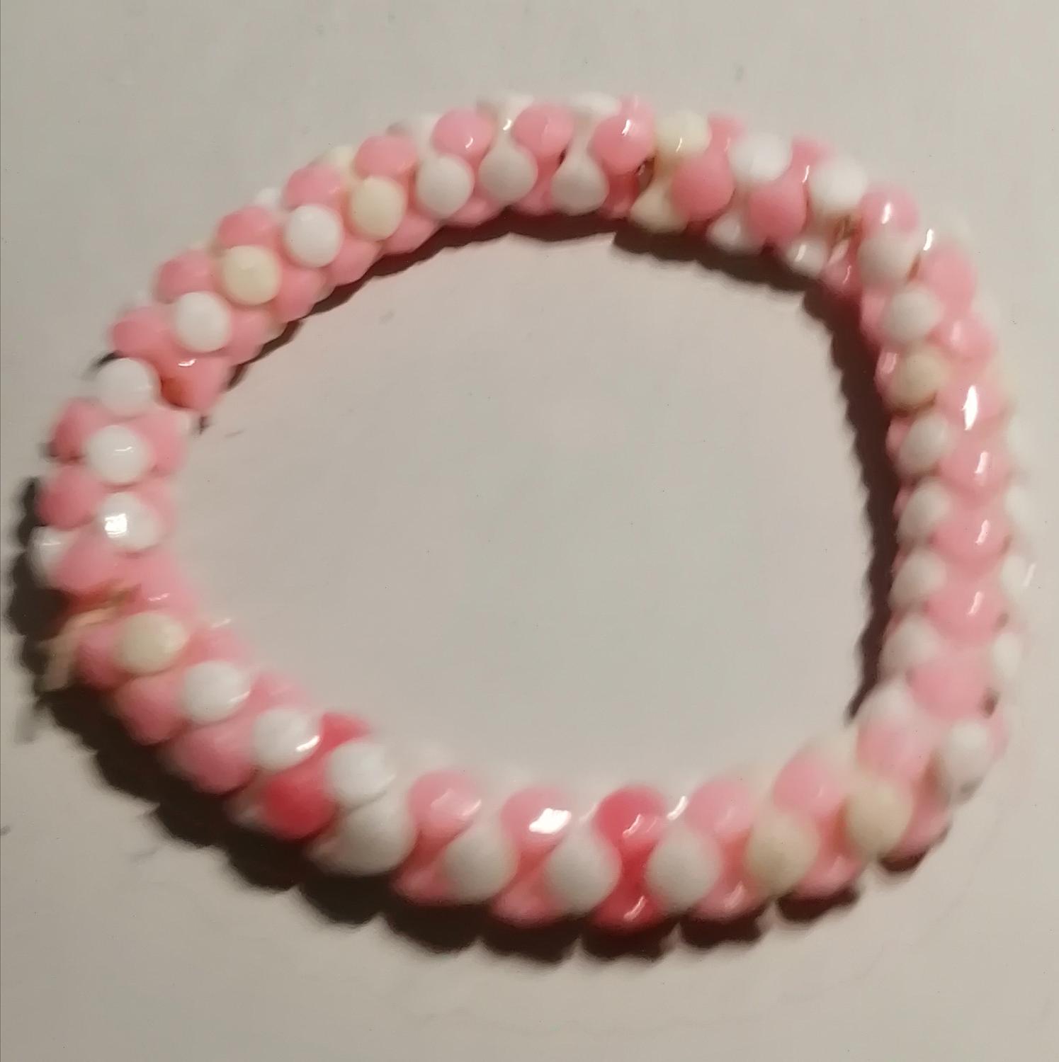 Second hand bijouteri smycke armband plast rosa vita ihopfogade pärlor länkar