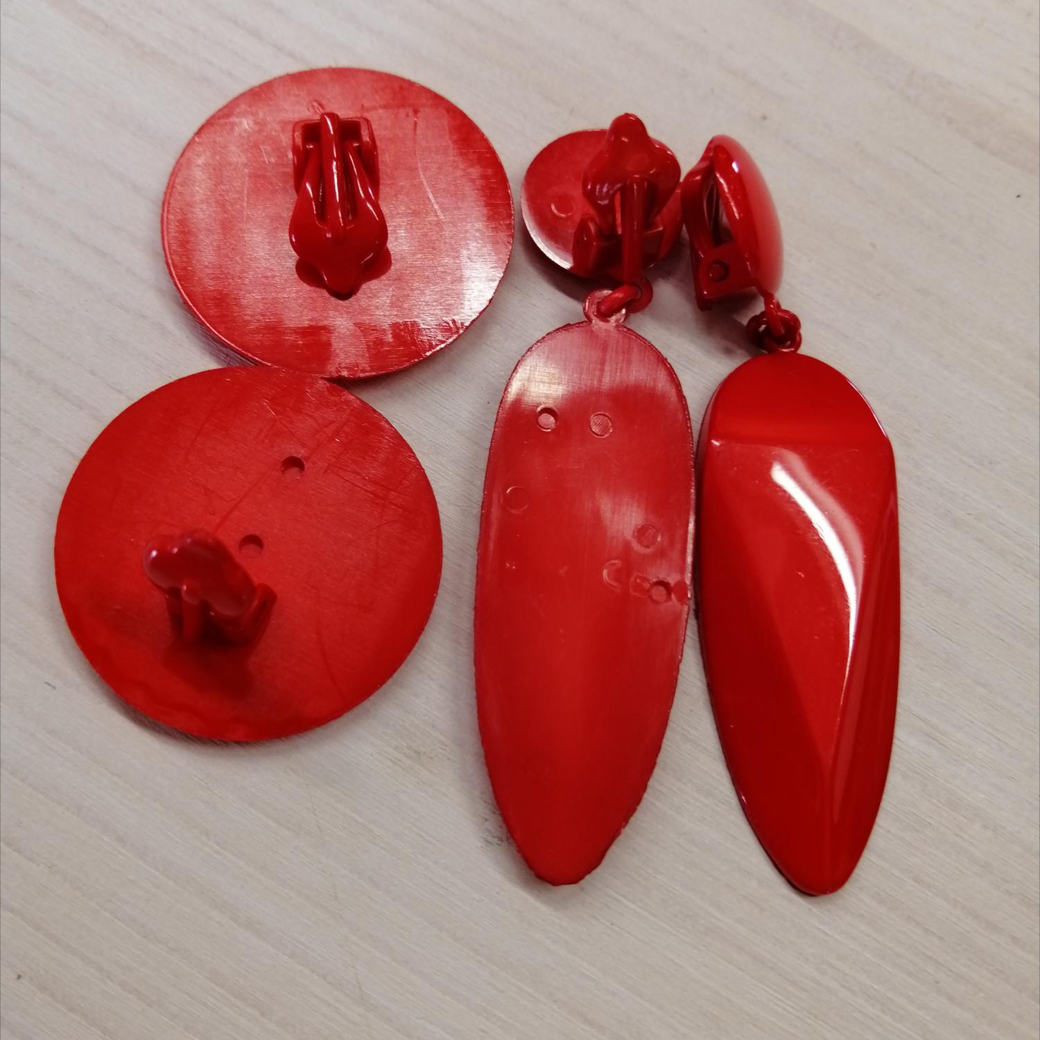 Vintage bijouteri 8090-tal örhängen clips 2 par röda runda och droppformade