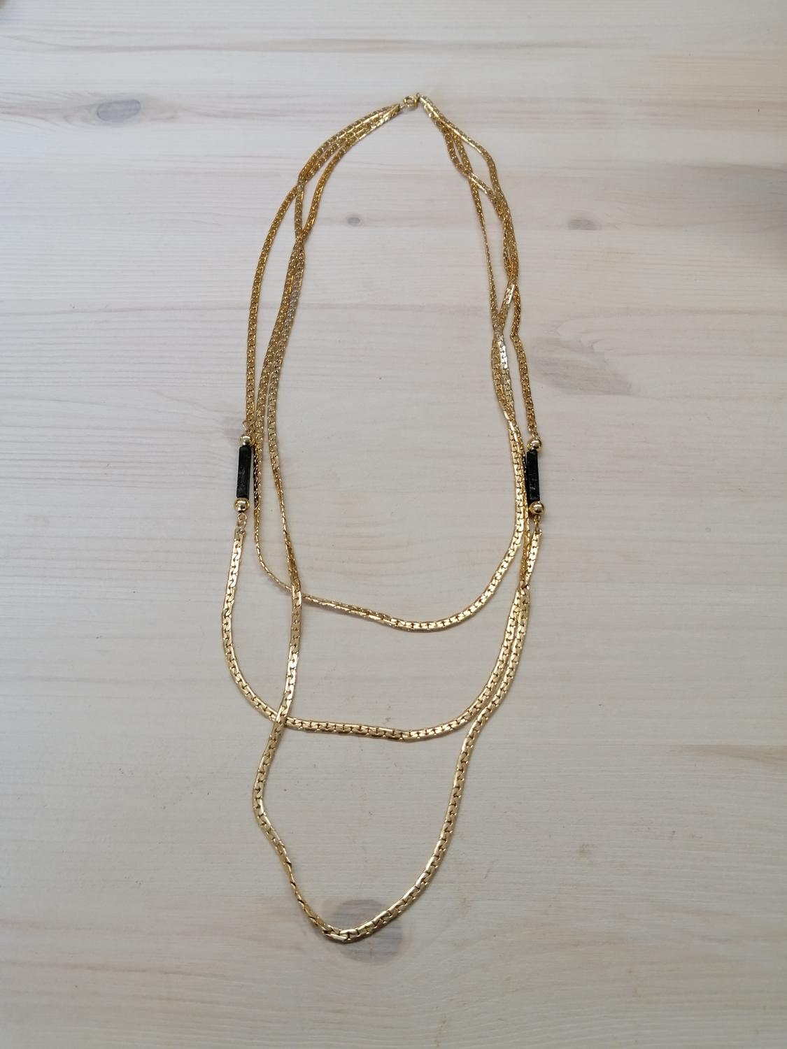 bijouteri halsband guldf långt 3-radigt svart stav stelare länkar