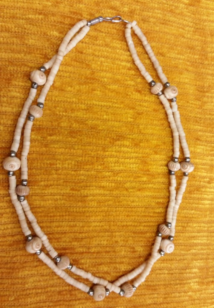 Retro bijouteri smycke halsband beige plastpärlor tvåradigt litet