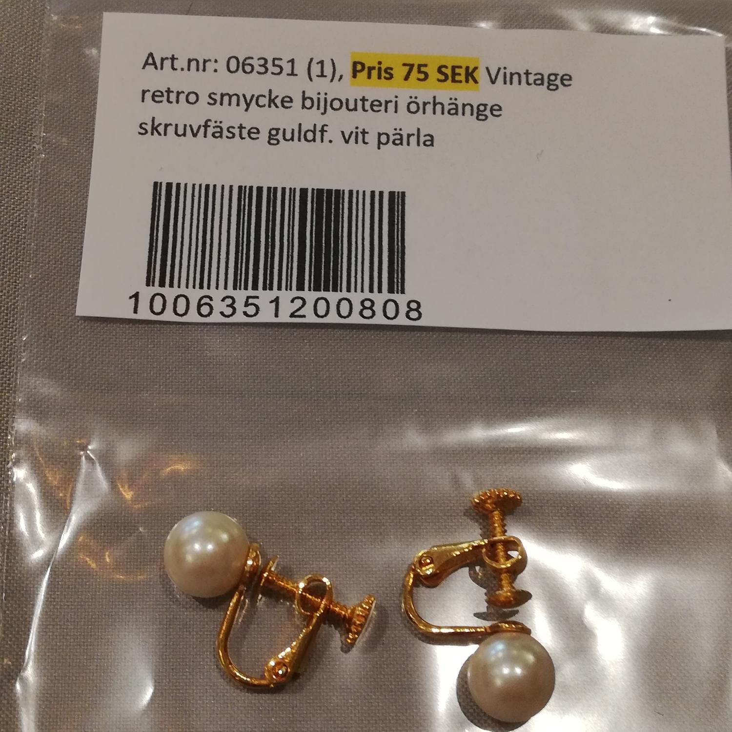 Vintage retro smycke bijouteri örhänge skruvfäste guldf. vit pärla