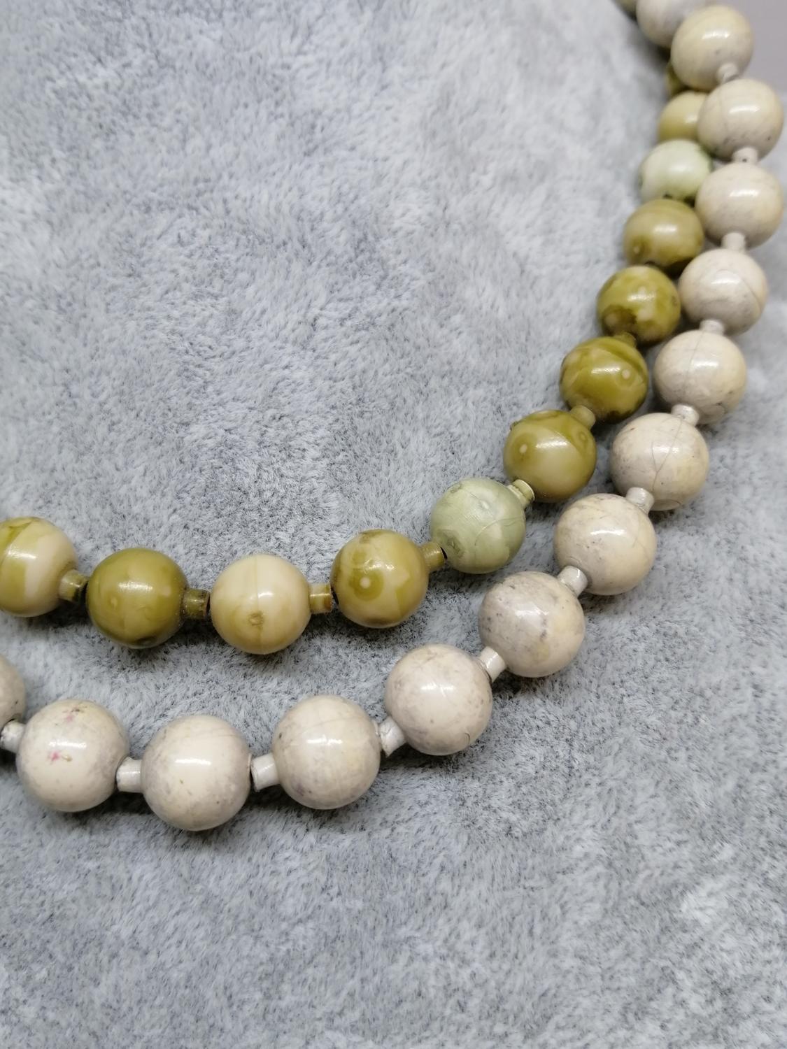 Vintage retro bijouteri smycke halsband 2 st ljusgrå-gröna nyanser pärlor korta