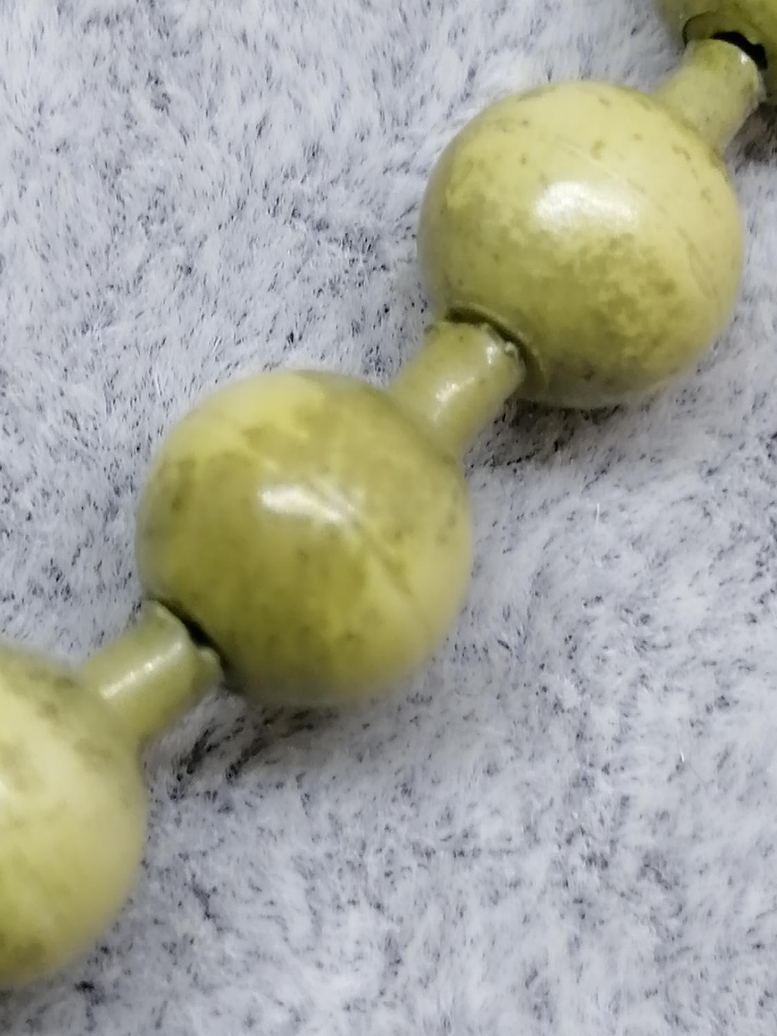 Vintage retro bijouteri smycke halsband små ljusgröna melerade pärlor