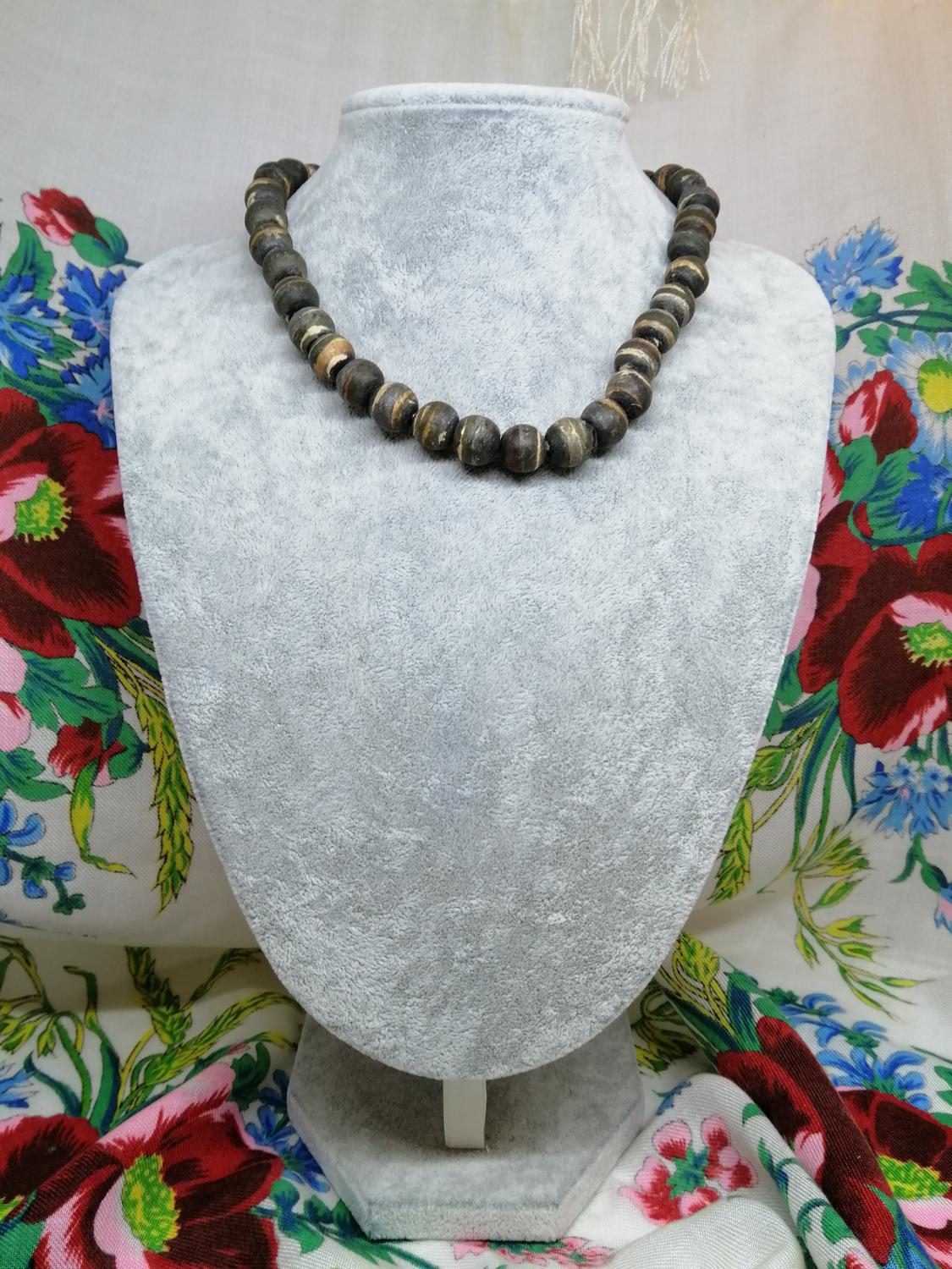 Vintage retro bijouteri smycke halsband kort brun-svarta träpärlor