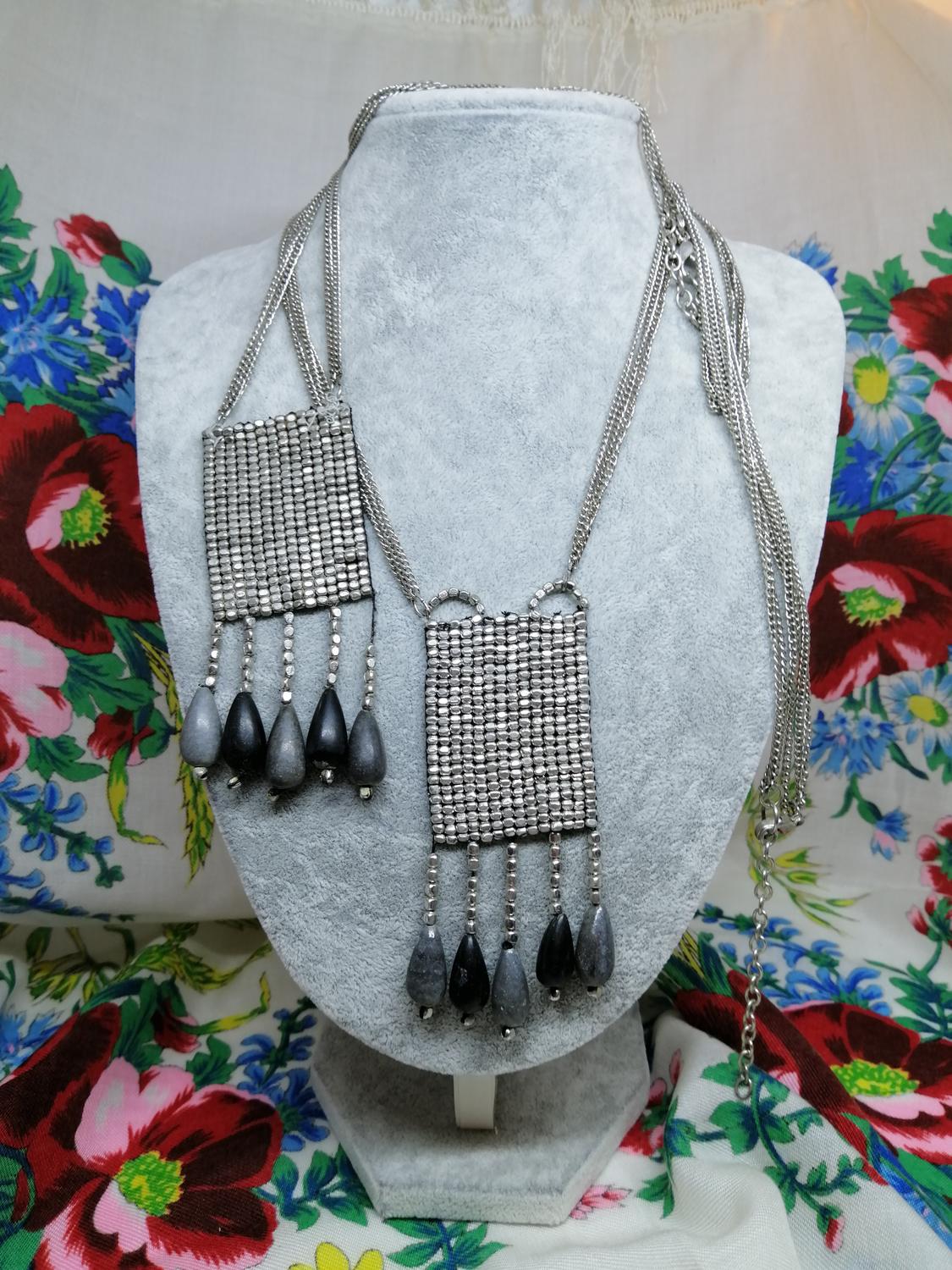 Retro bijouteri smycke halsband 2 st silverf kedjor mittplatta grå svarta stenar