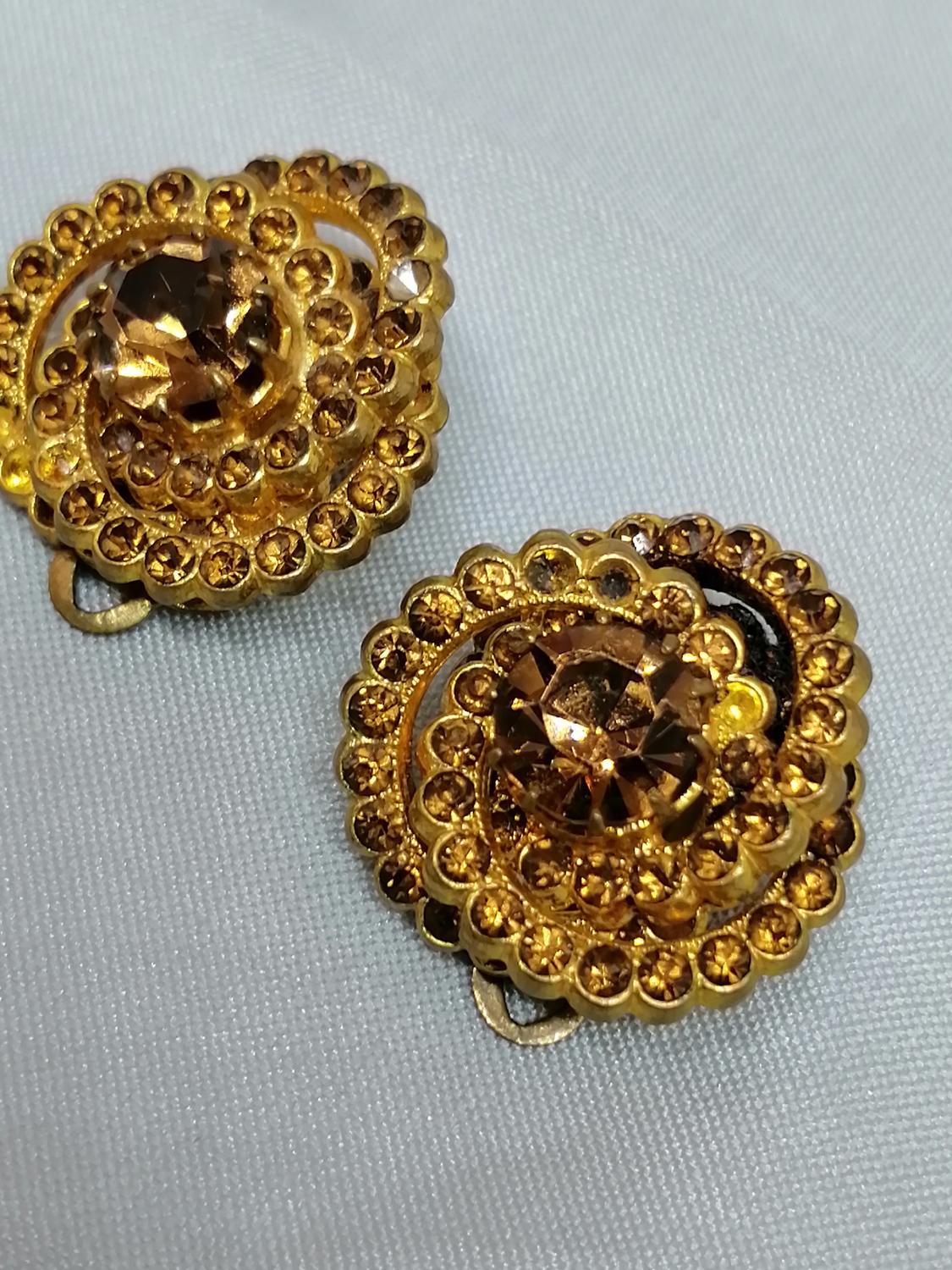 Vintage retro bijouteri smycke clips guldfärgad kringla brunglittrande stenar