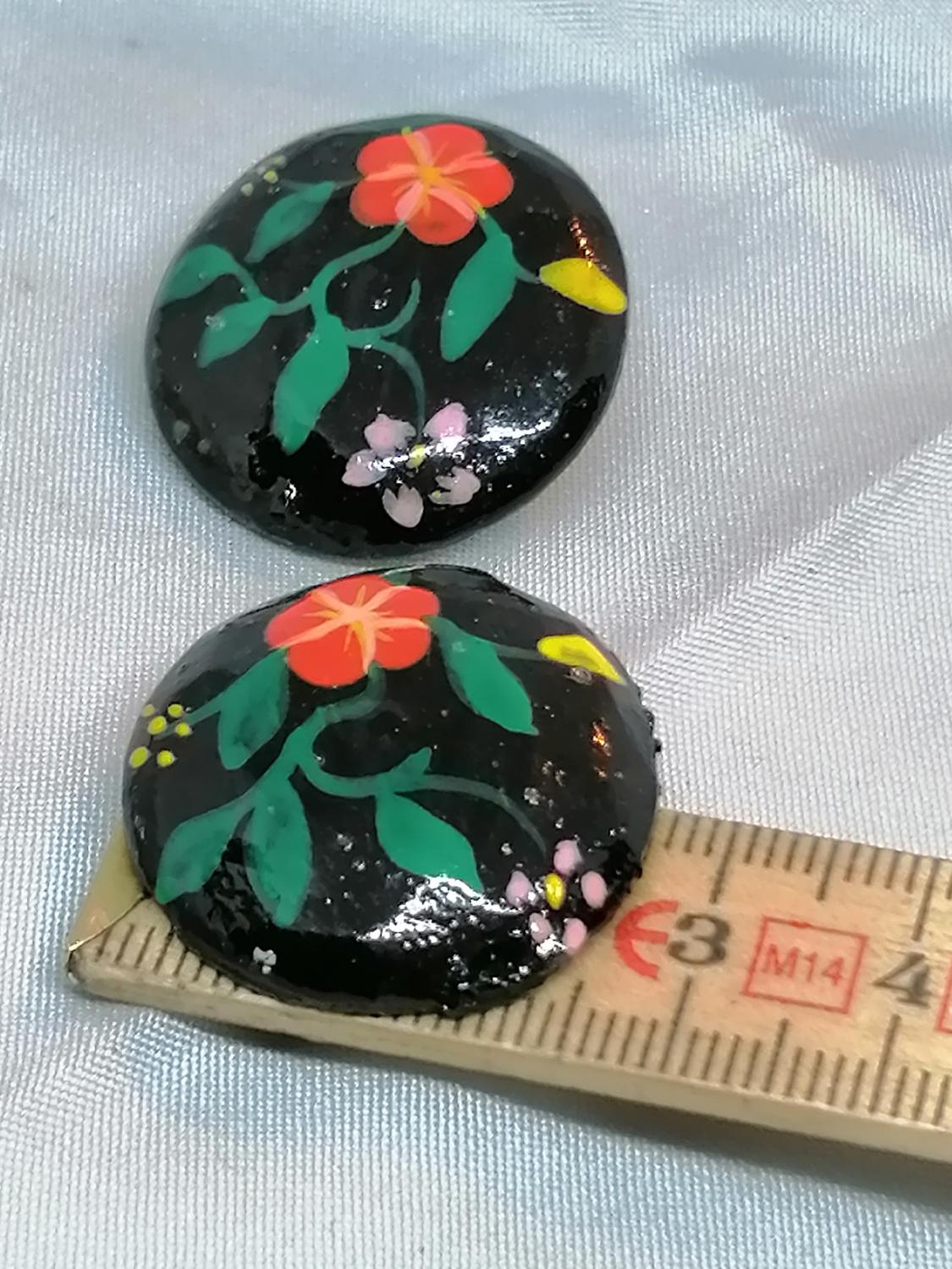 Retro bijouteri smycke örhänge clips runda svarta med målade blommor