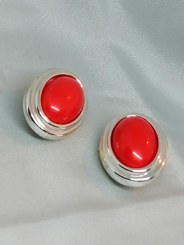 Retro bijouteri smycke örhänge clips ovala röda silverf kant 80-tal