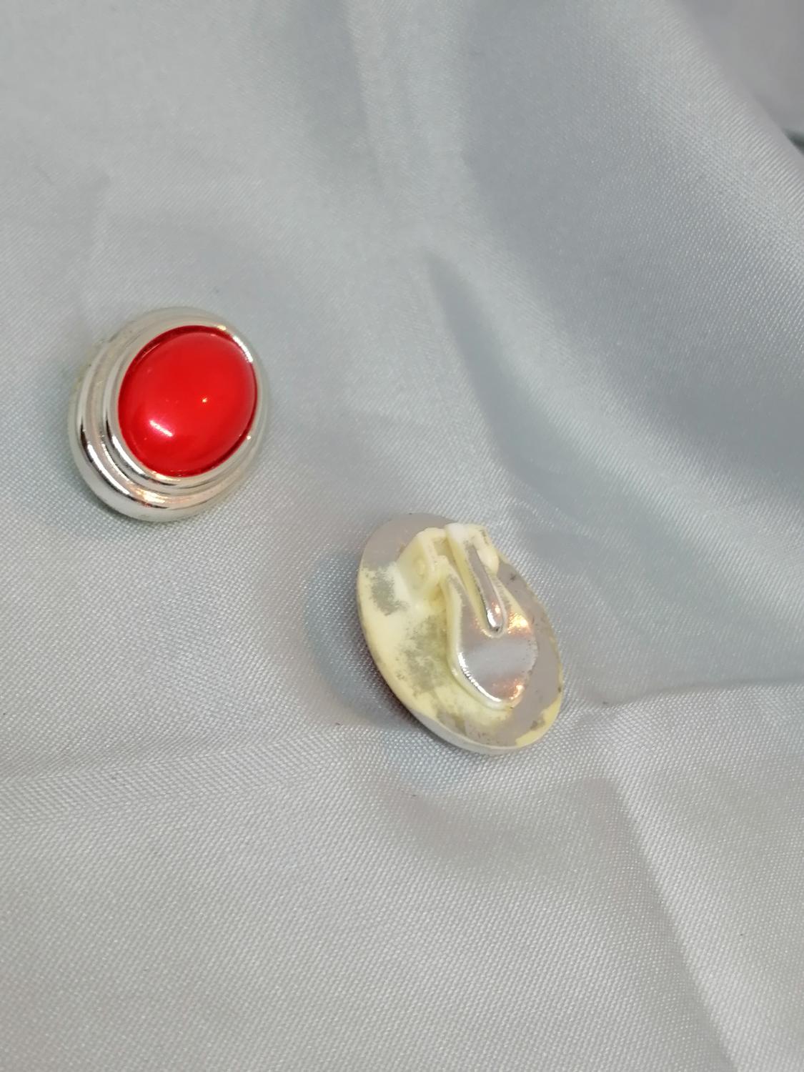 Retro bijouteri smycke örhänge clips ovala röda silverf kant 80-tal
