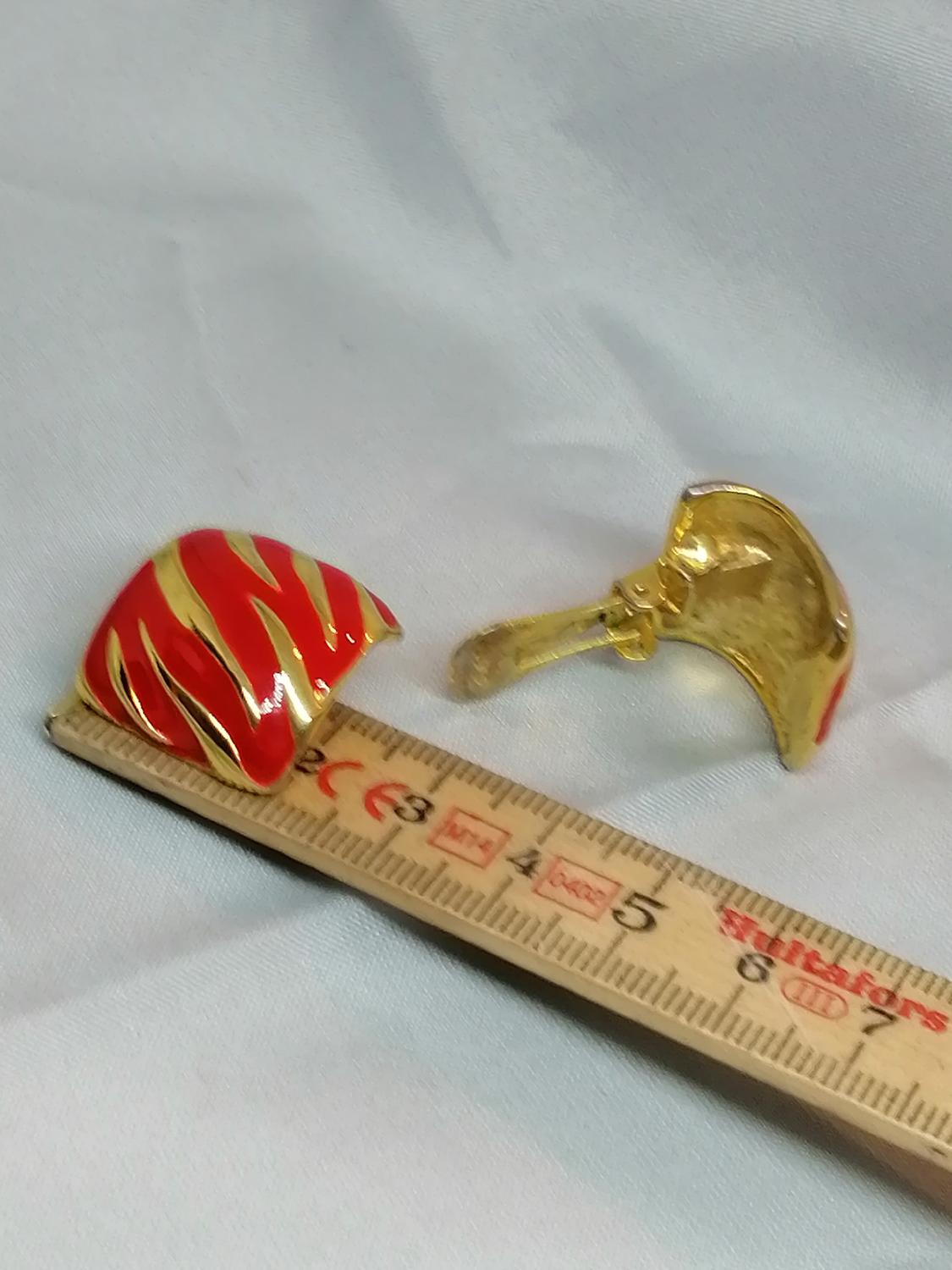 Retro bijouteri smycke örhänge clips böjda röda guldf fyrkantiga
