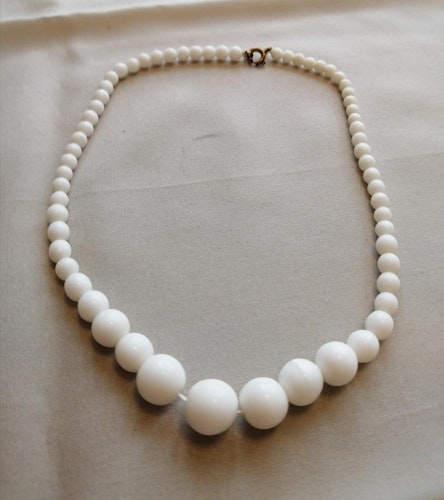 Vintage bijouteri halsband vita pärlor graderade