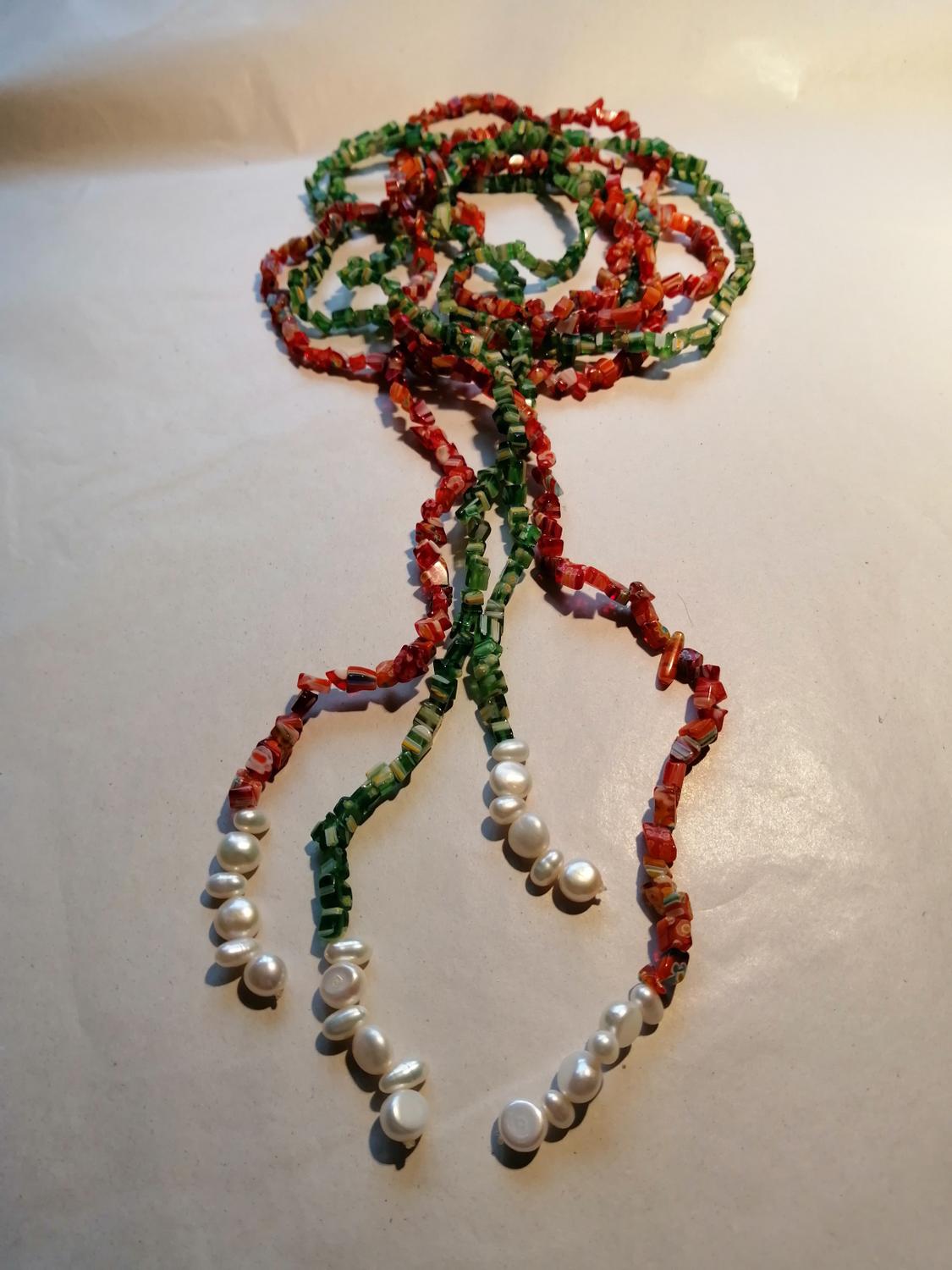 Vintage bijouteri halsband 2 st långa att knyta rött grönt fyrkantiga stenar