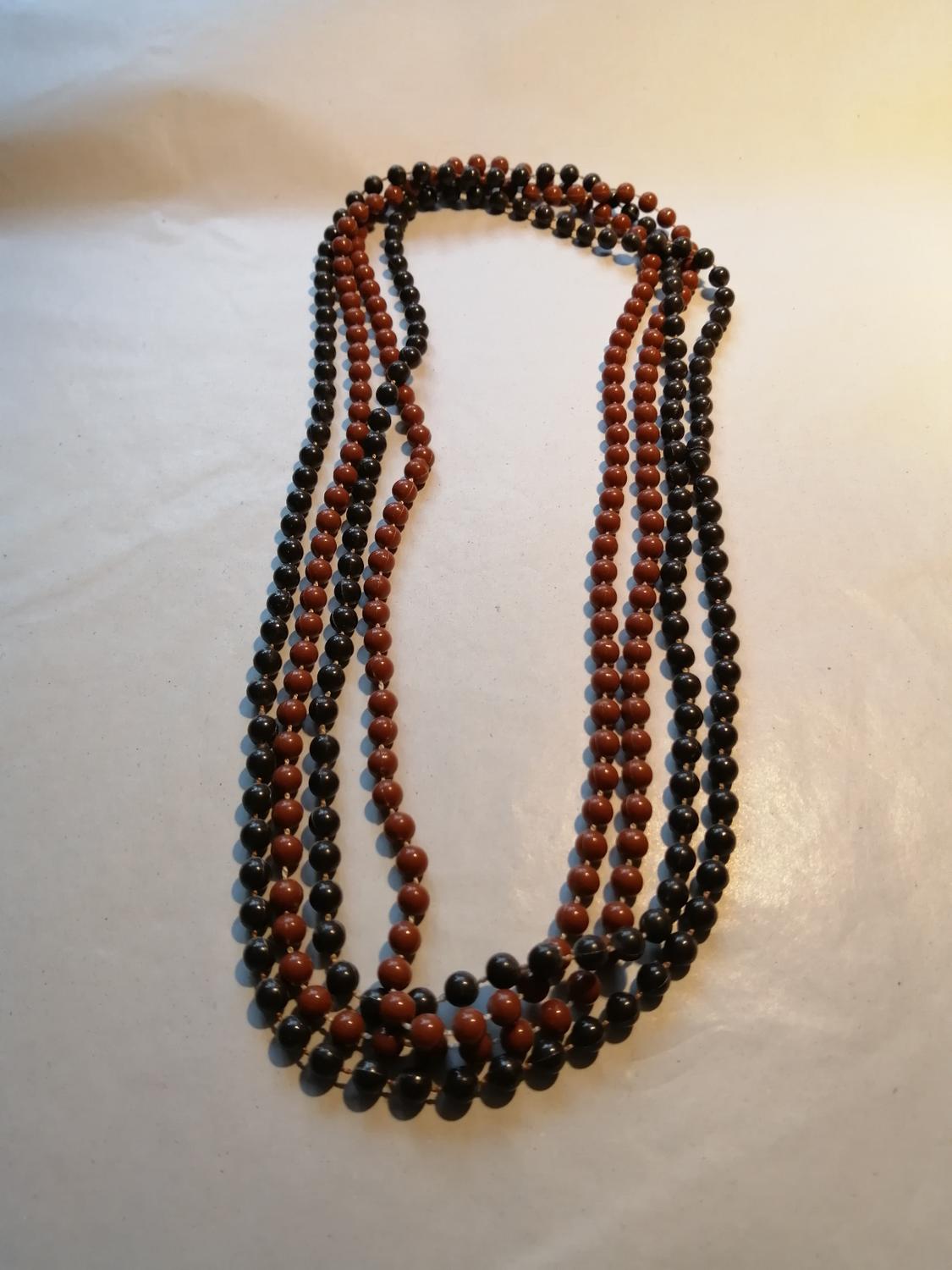 Vintage bijouteri smycke halsband 2 st långa små plastpärlor brun kanelbrun