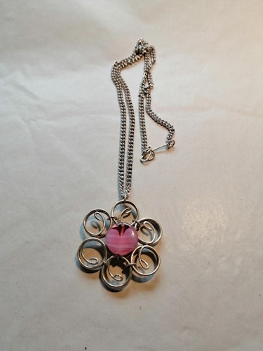 Second hand bijouteri smycke halsband silverf kedja hänge med rosa sten