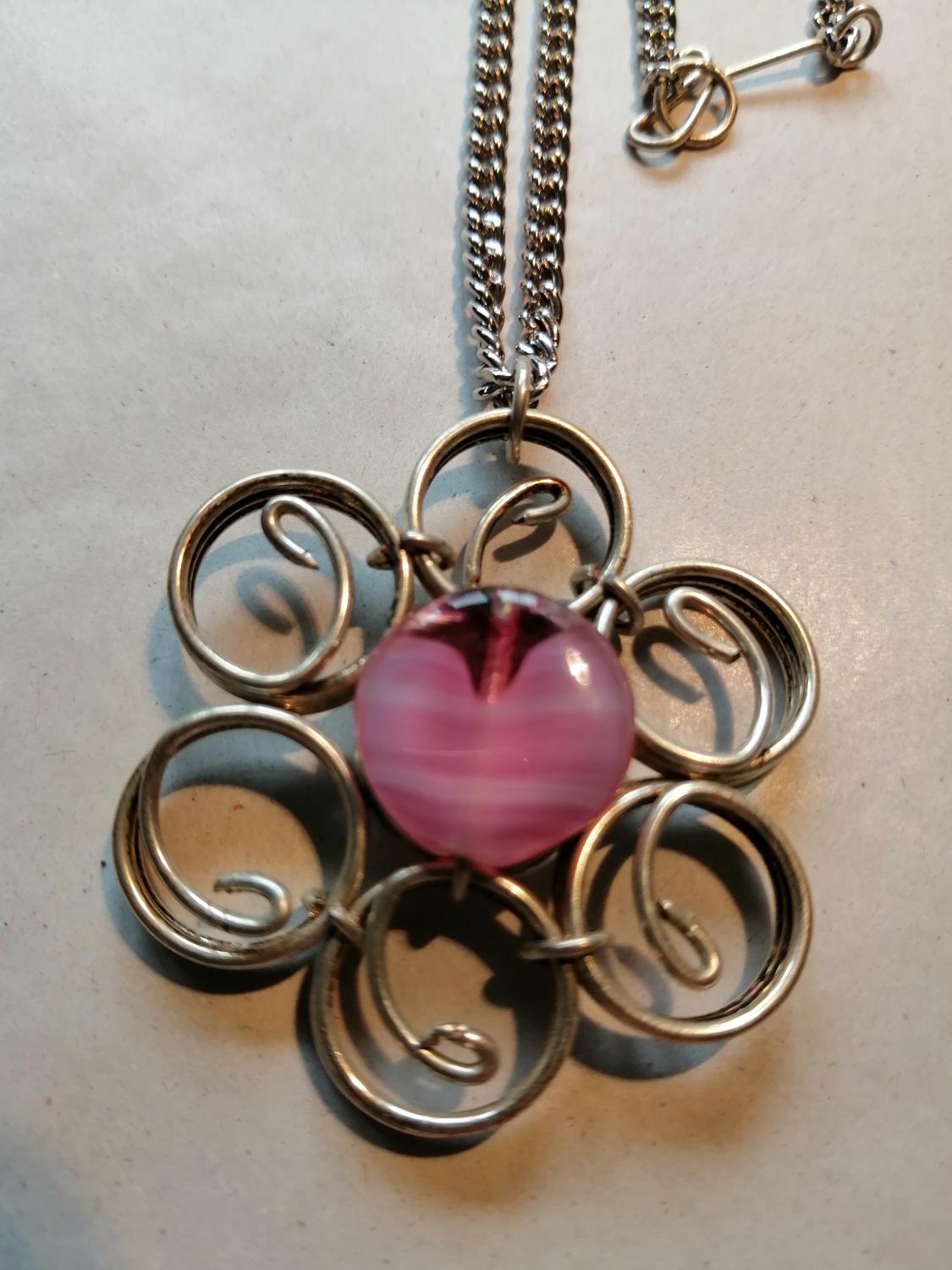 Second hand bijouteri smycke halsband silverf kedja hänge med rosa sten