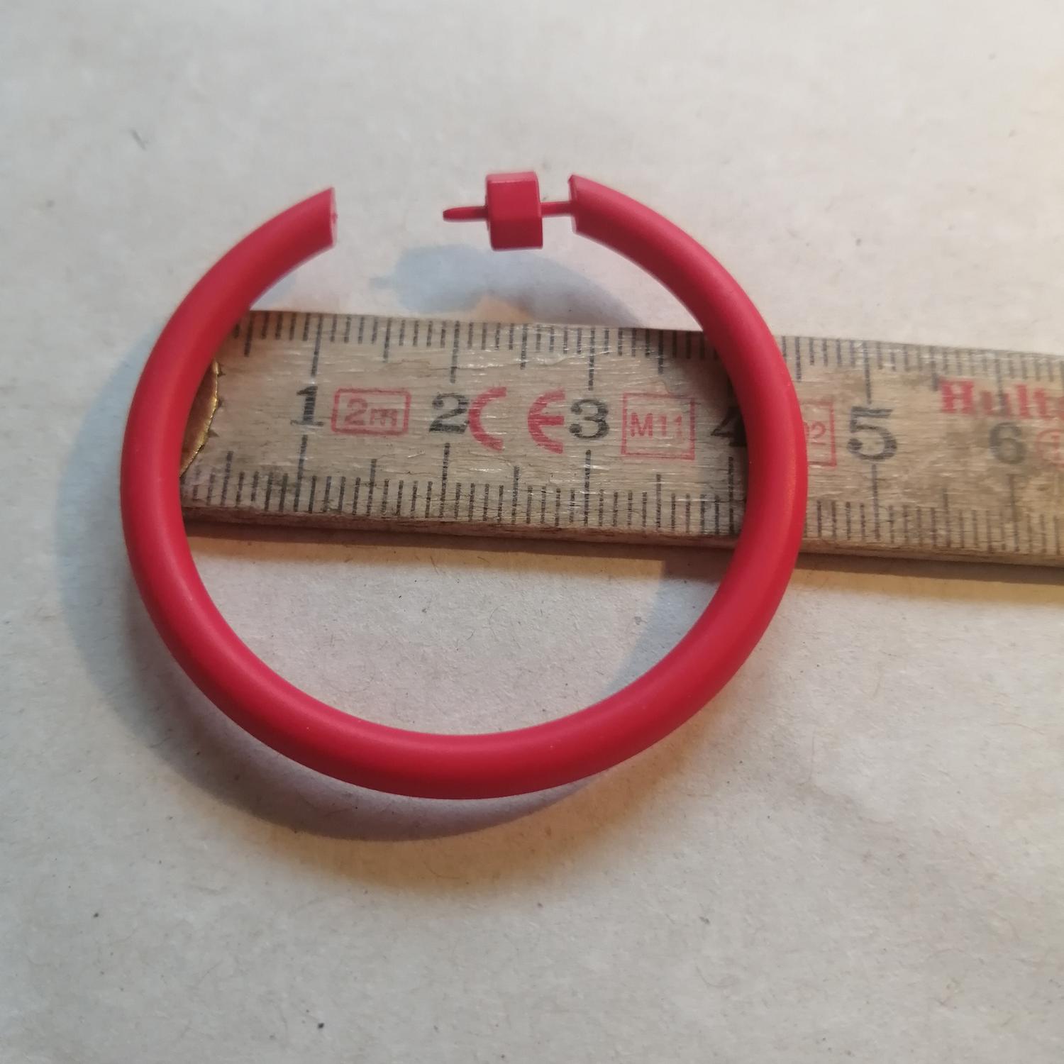 Vintage 80-tal creoler runda ringar för hål röda medelstora plast