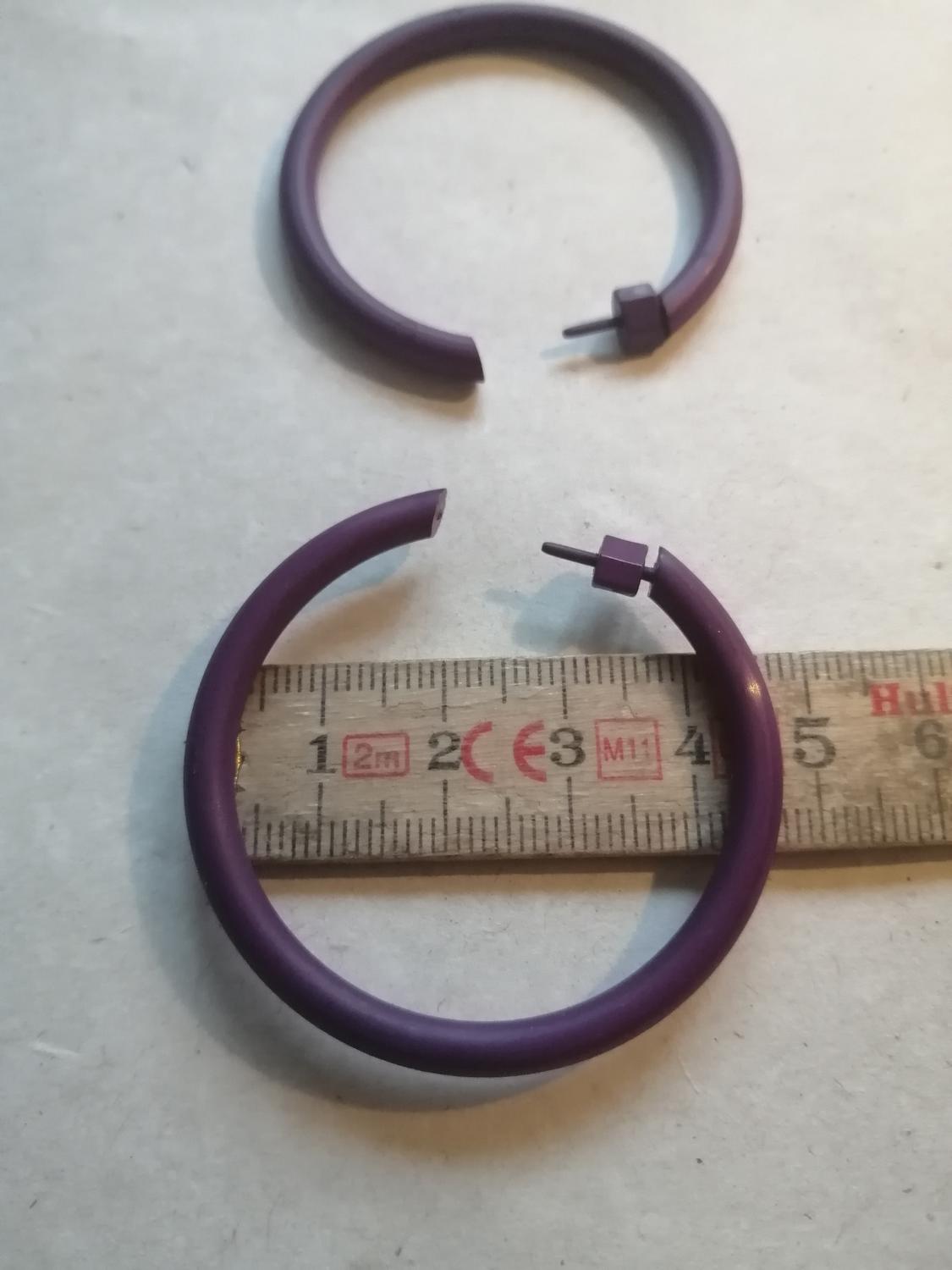 Vintage 80-tal creoler runda ringar för hål lila medelstora plast