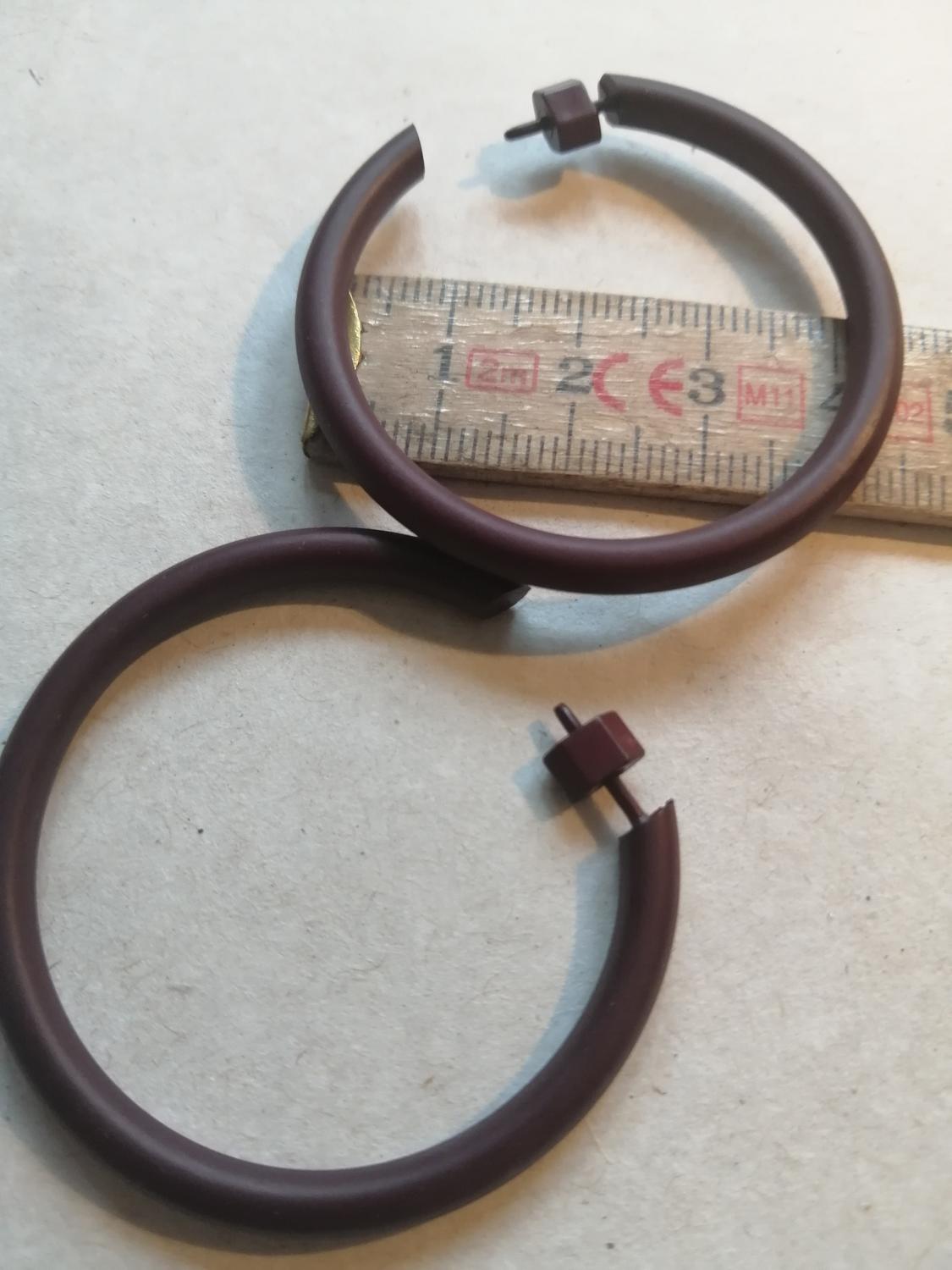 Vintage 80-tal creoler runda ringar för hål mörkbruna medelstora plast