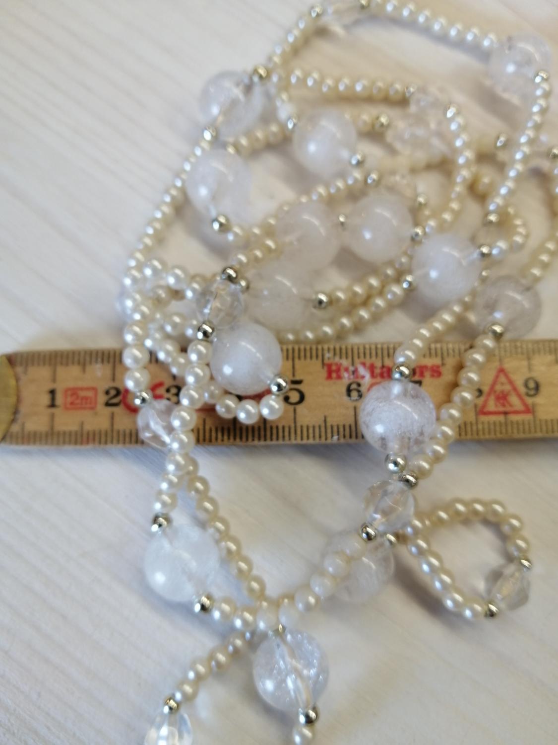 Vintage bijouteri halsband långt pärlhalsband små pärlor och stora genomskinliga
