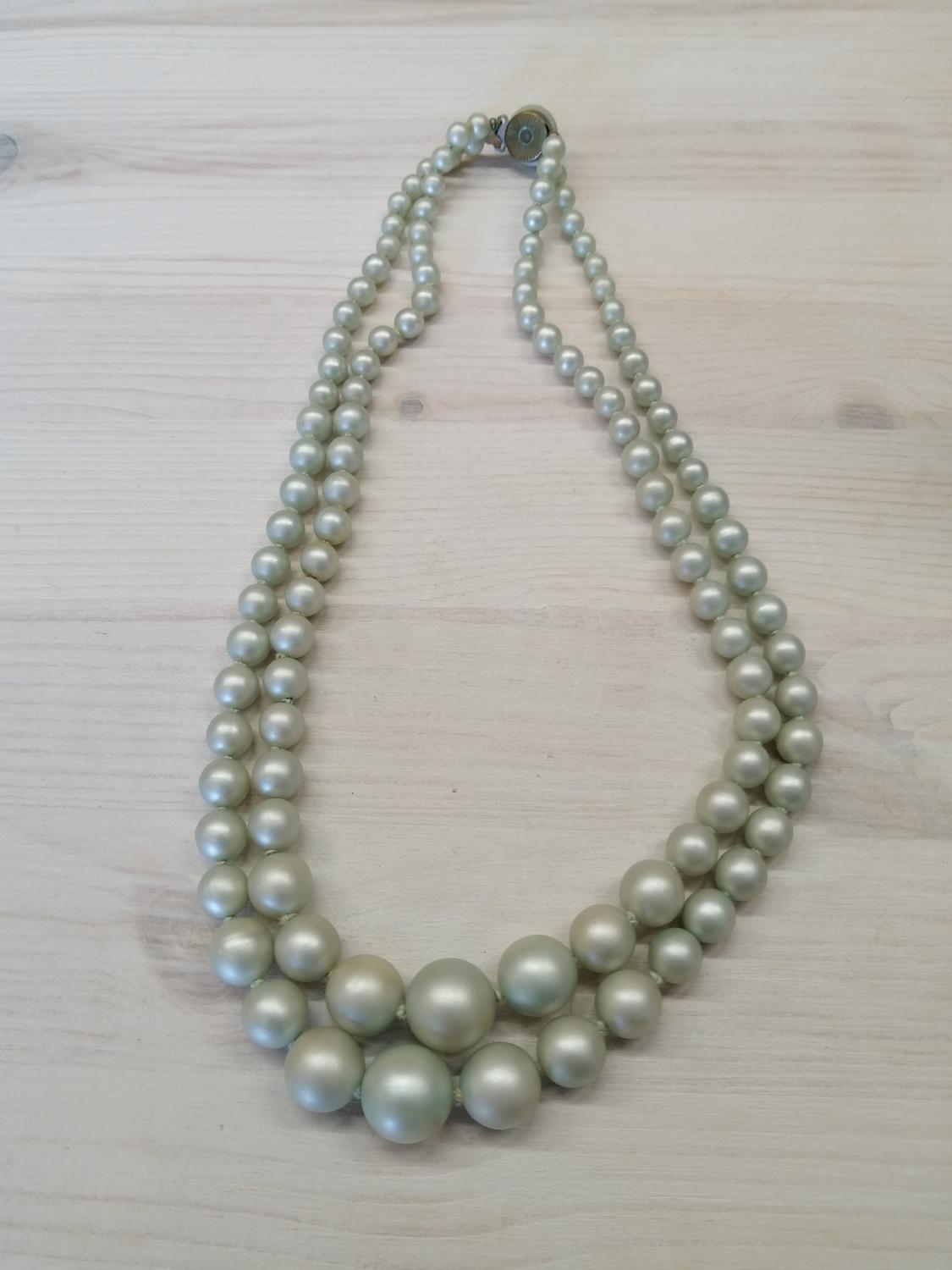 Vintage bijouteri halsband 2-radigt mintgrönt ljustgrönt pärlhalsband graderat