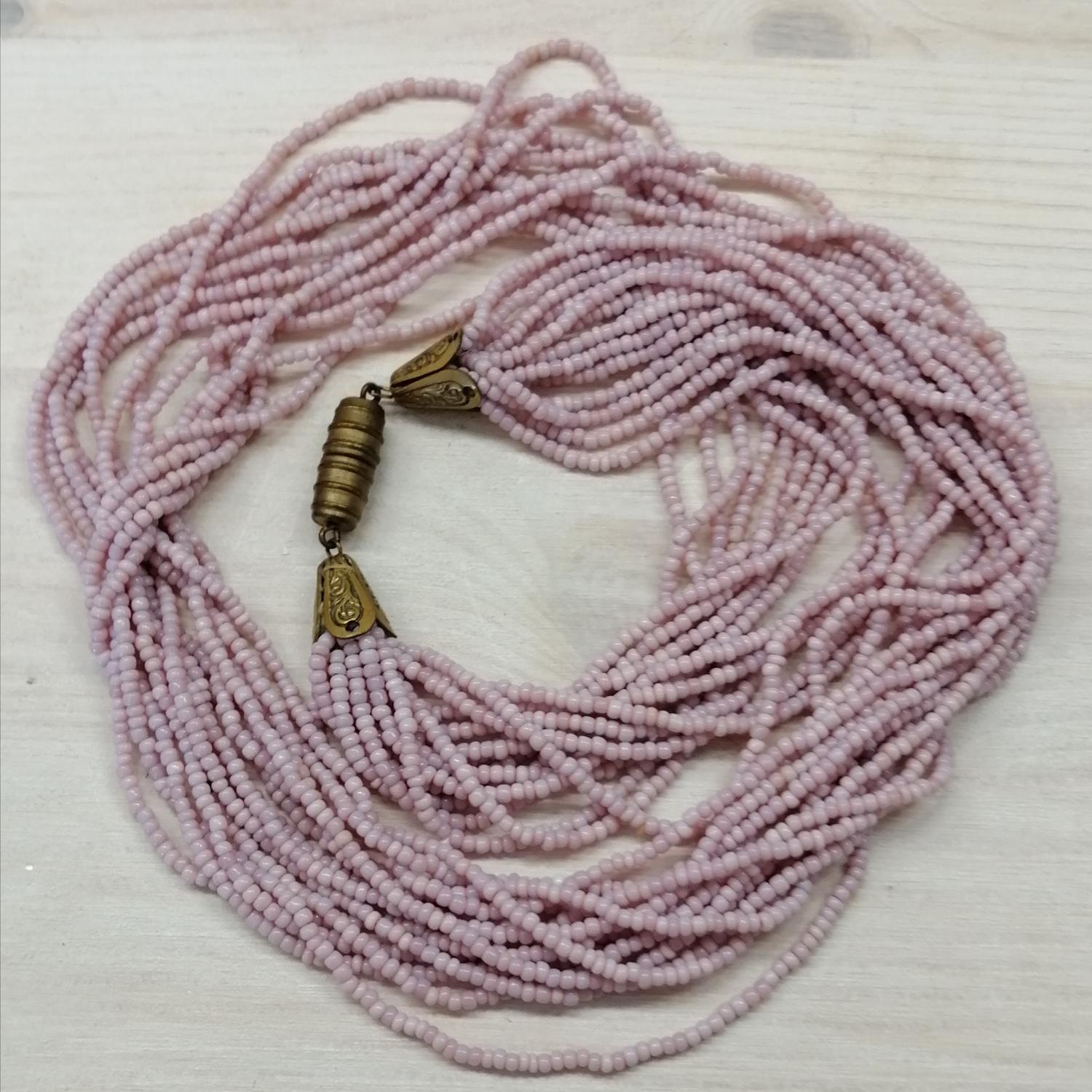 Vintage bijouteri halsband rosa-lila flerradigt små små pärlor fint spänne