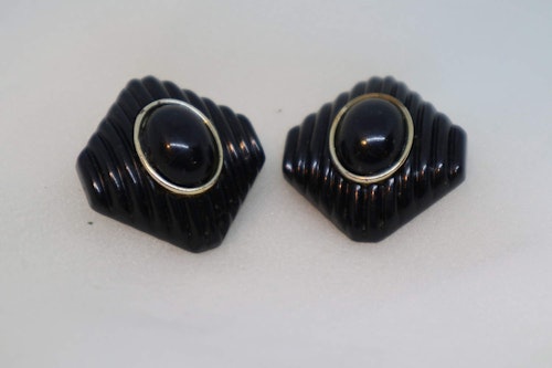 Vintage retro örhängen clips svart plast med guldfärgade detaljer 80-tal