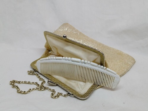 Vintage retro liten aftonväska guldfärgad med kort kedja inkl kam