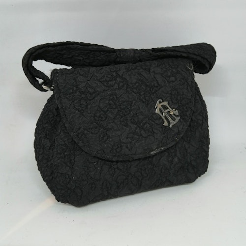Vintage retro handväska väska liten svart textil med märke kort handtag