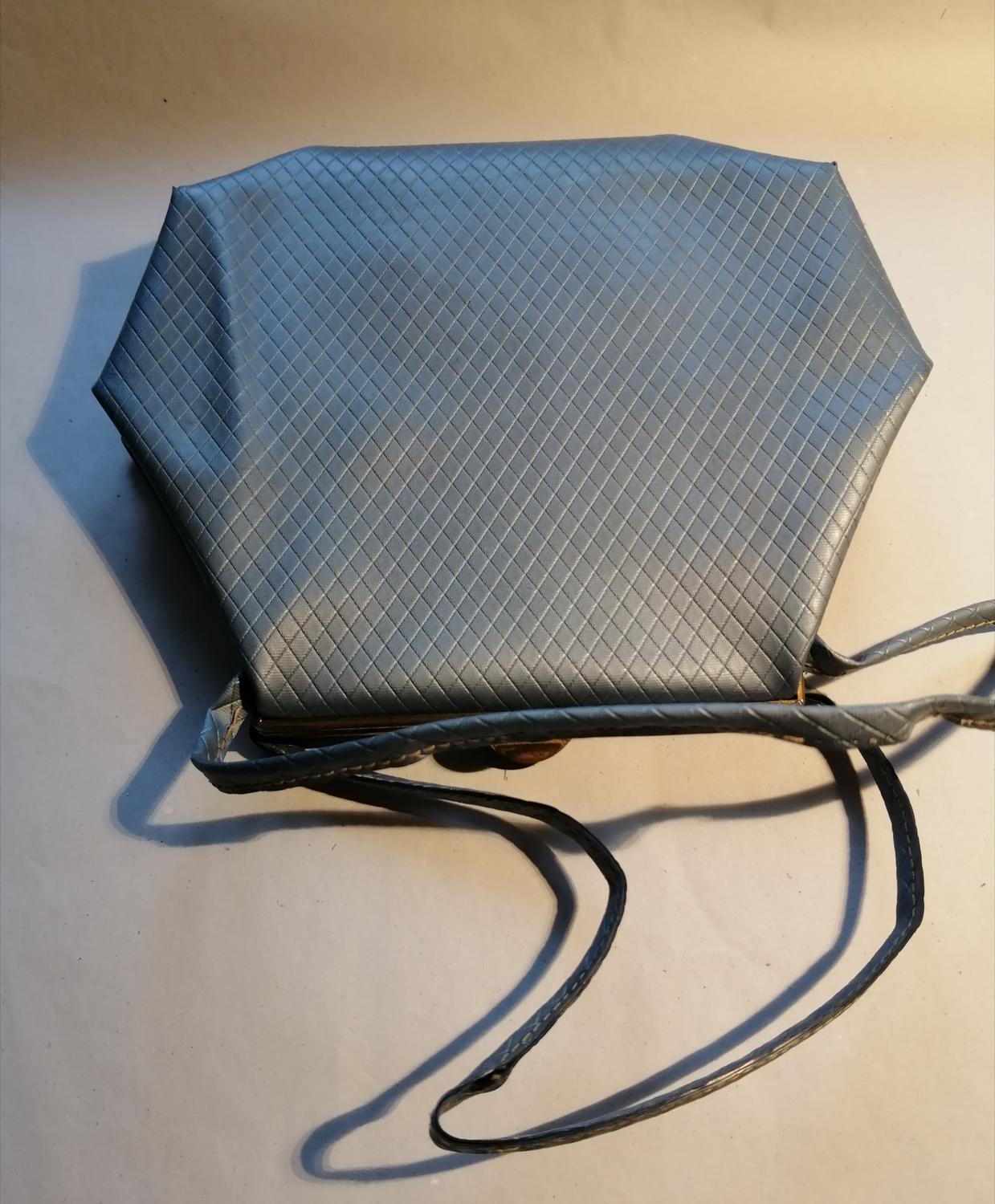 Vintage liten handväska ljusblå korta handtag 8-kantig